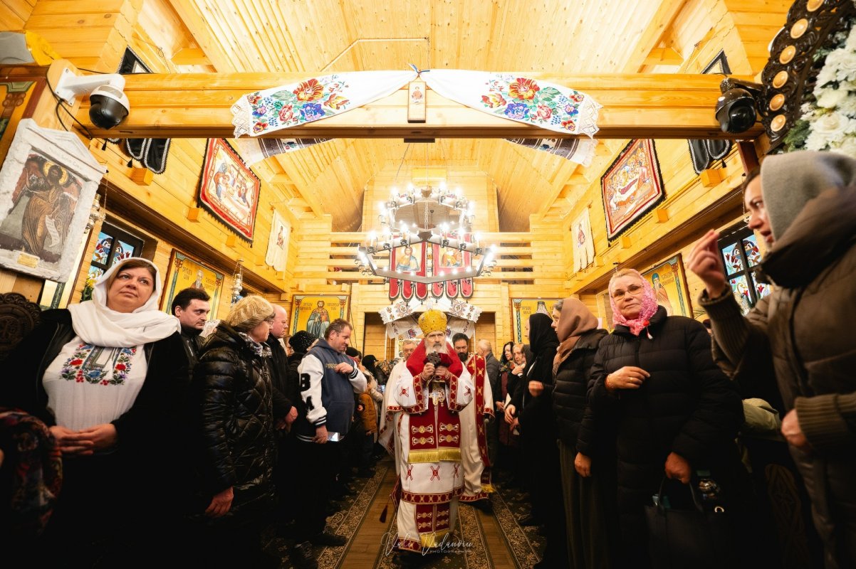 A fost sfințită noua biserică din Valu lui Traian 357536