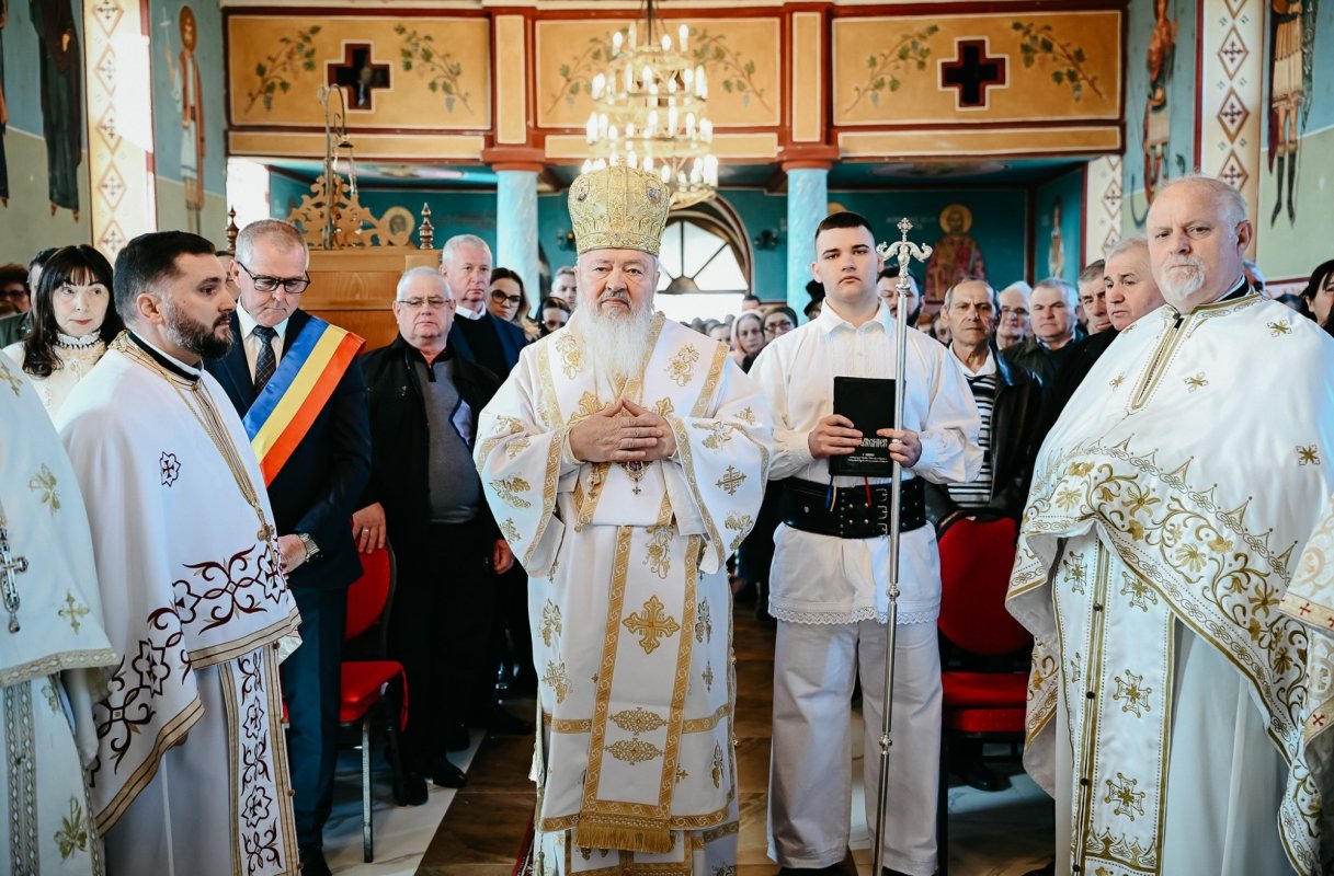 Binecuvântarea lucrărilor la casa parohială din Gârbău Dejului, judeţul Cluj 357511