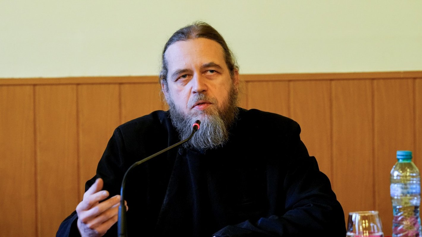 Părintele Răzvan Ionescu a conferenţiat la Sibiu 357521