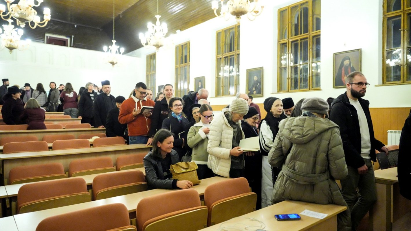 Părintele Răzvan Ionescu a conferenţiat la Sibiu 357525