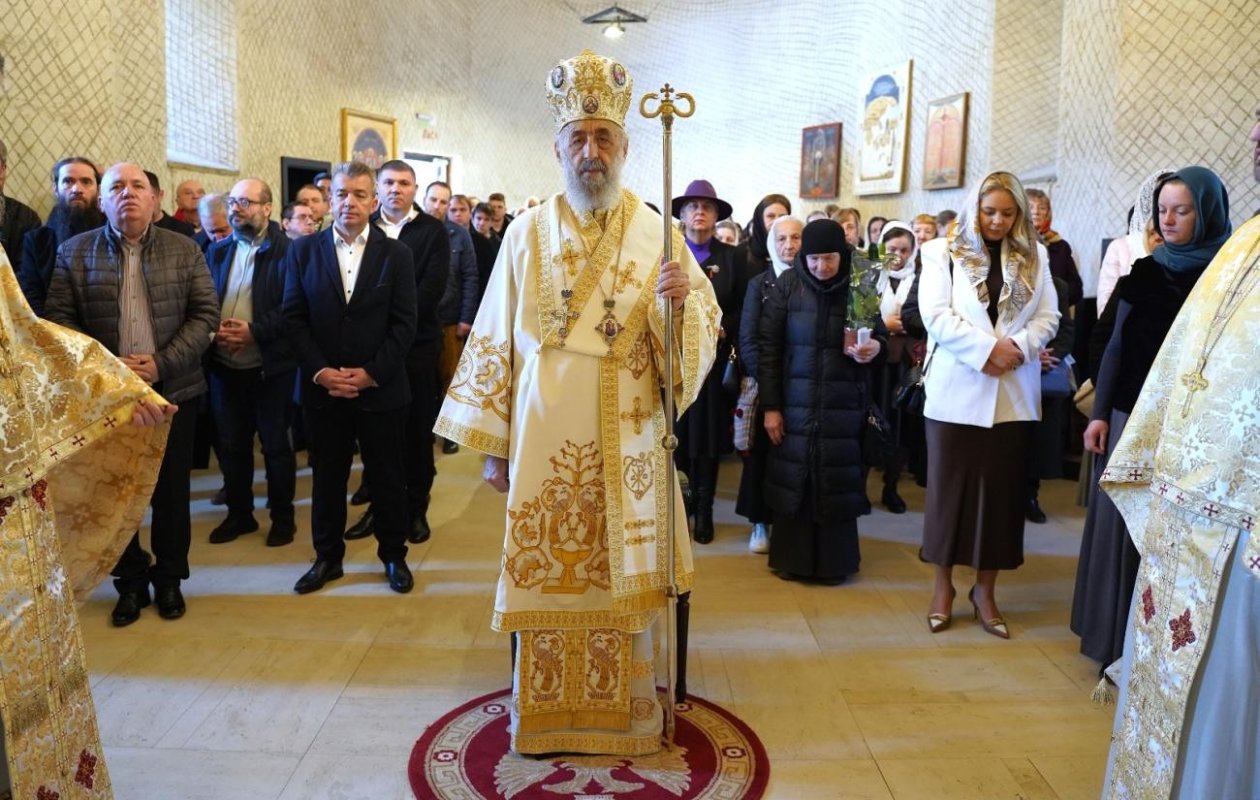 Liturghie arhierească la hramul Mănăstirii „Sfânta Cruce” de la Aiud 357596