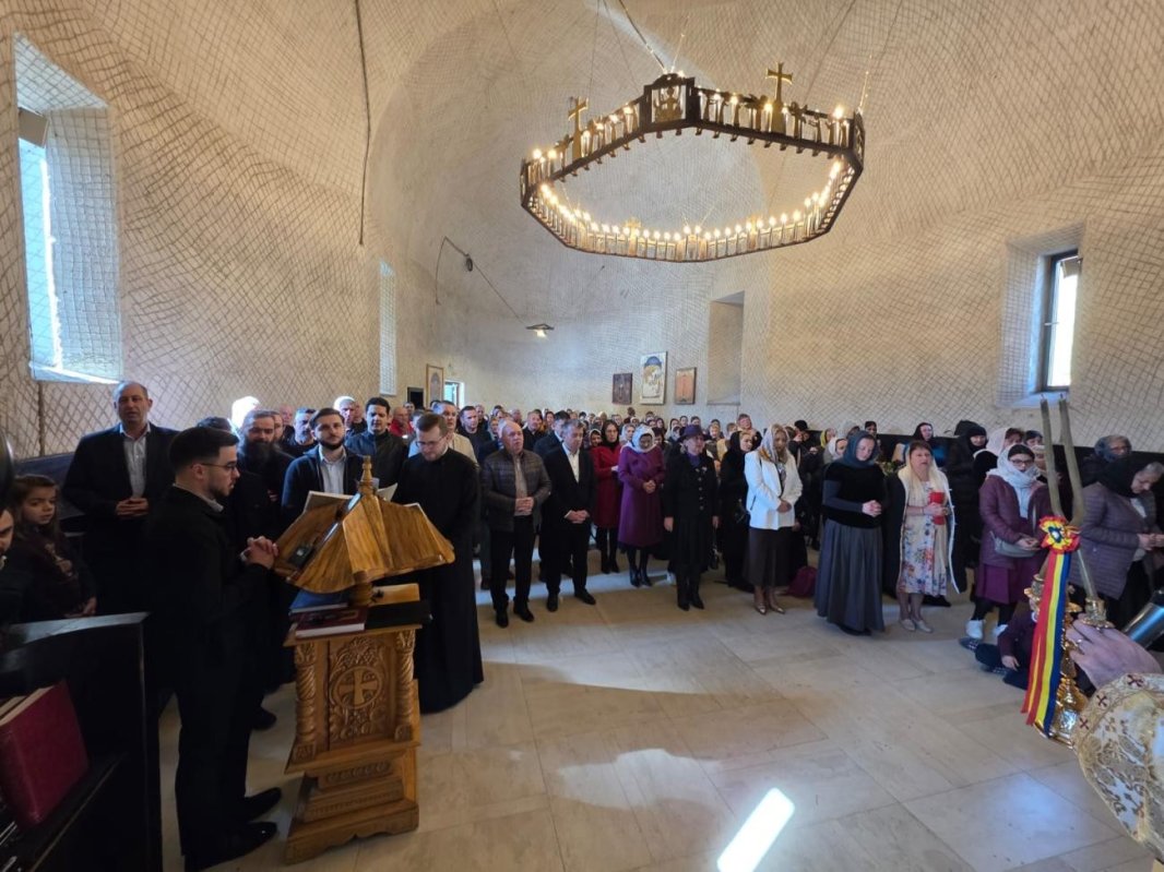 Liturghie arhierească la hramul Mănăstirii „Sfânta Cruce” de la Aiud 357597