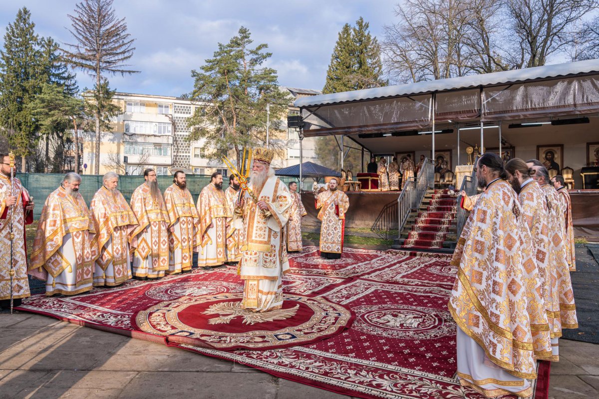 Slujire arhierească la Catedrala Arhiepiscopală din Suceava 357608