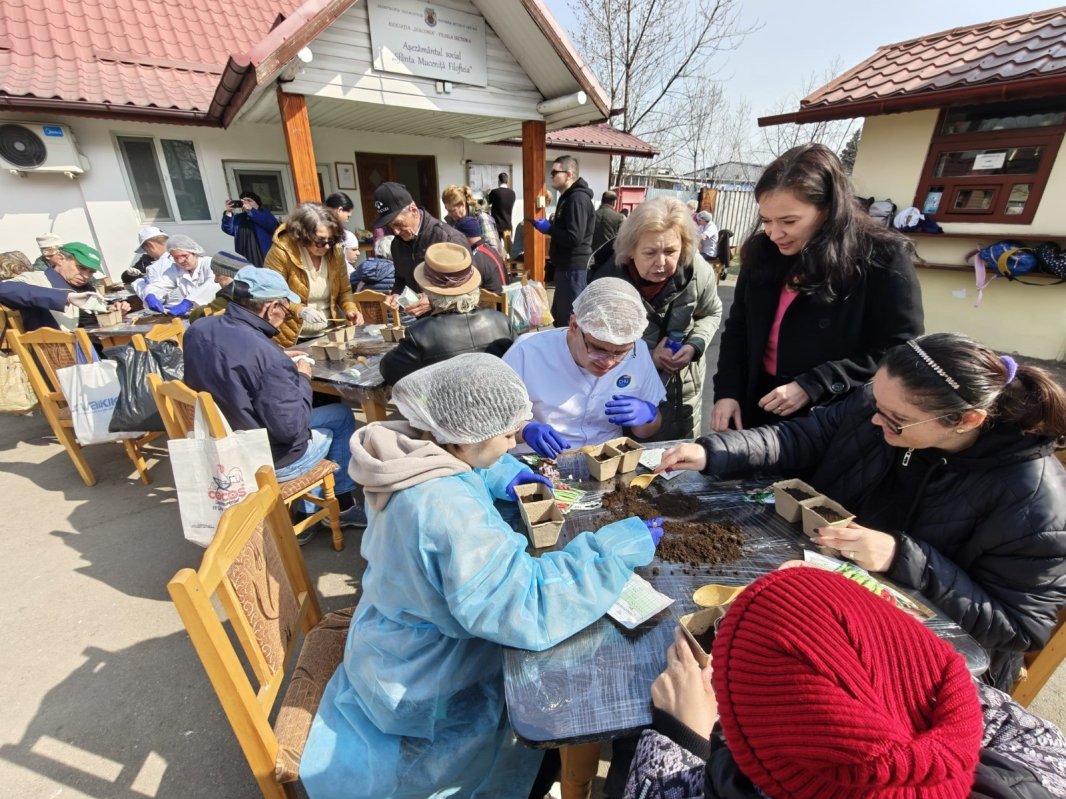 Activitate practică la Cantina socială „Sfânta Filofteia” din Capitală 357682