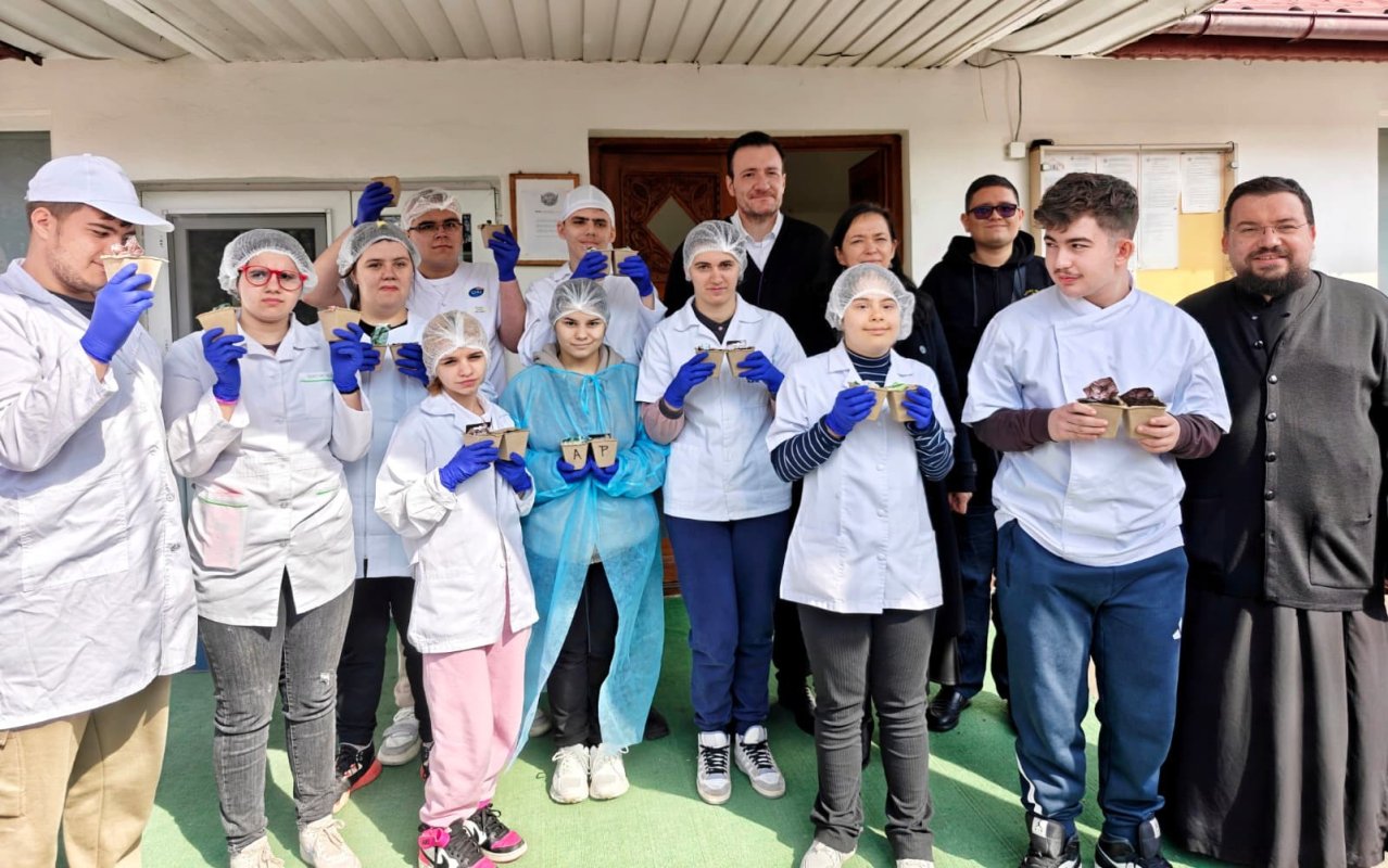 Activitate practică la Cantina socială „Sfânta Filofteia” din Capitală 357683