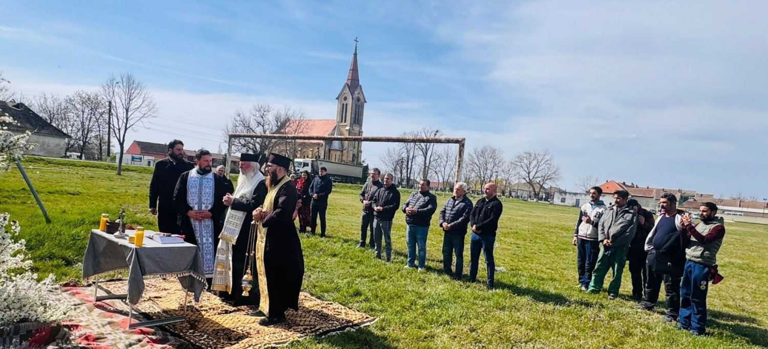 Așezarea sfintei cruci pe turla bisericii din Moravița 357774