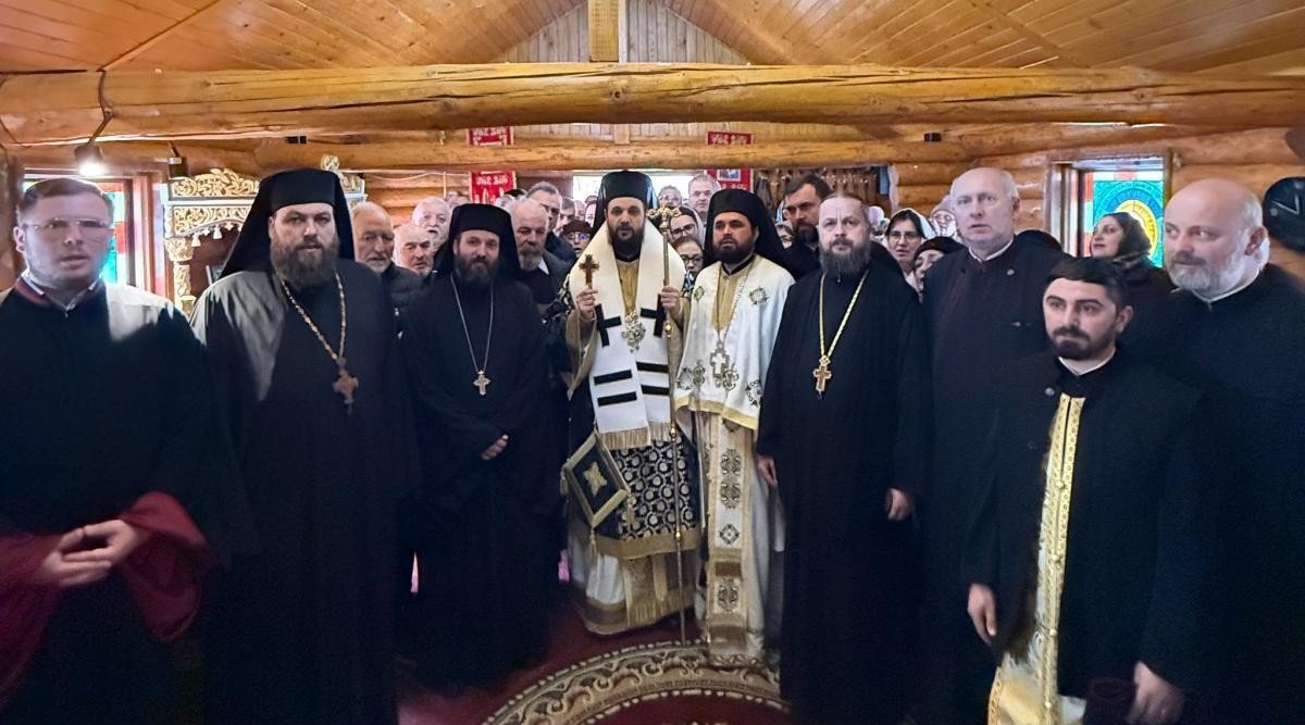 Prezență arhierească la hramul schitului din Drăgușani, Bacău 357764
