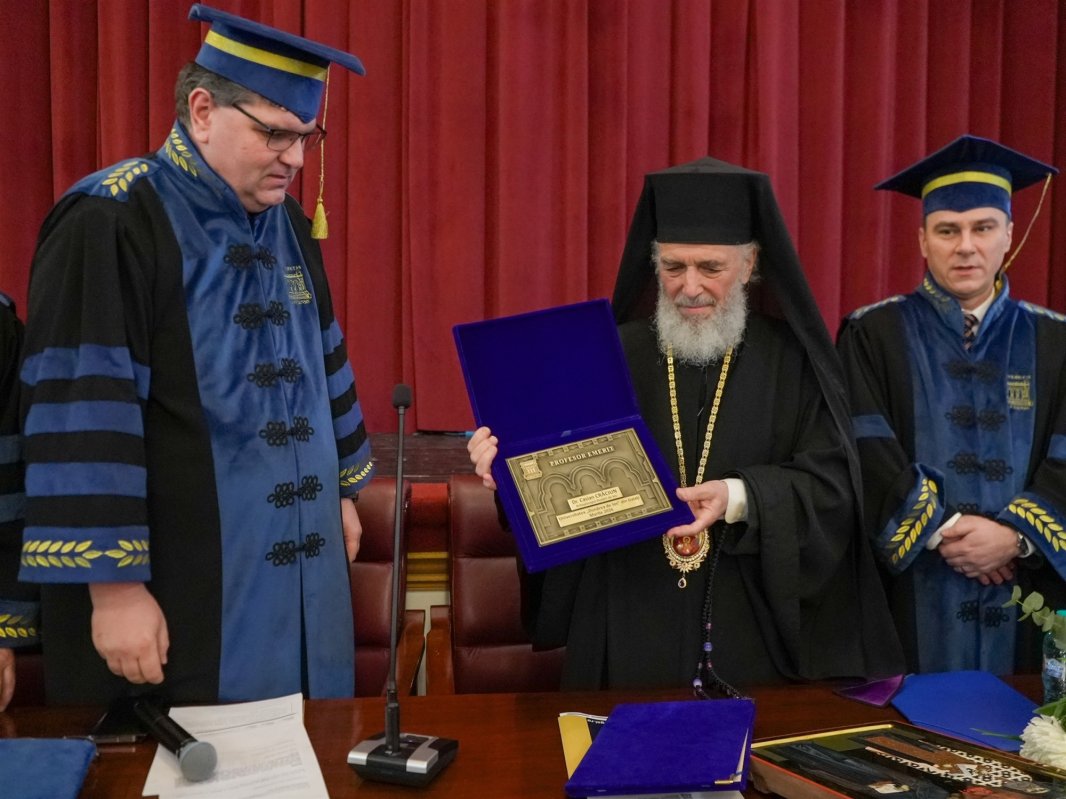 Rugăciune şi recunoştinţă la aniversarea Arhiepiscopului Dunării de Jos 357771