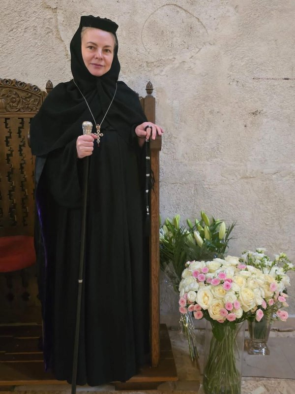 Datoriile stareţei Ambrozia de la Mănăstirea „Dintr-un Lemn” 357447