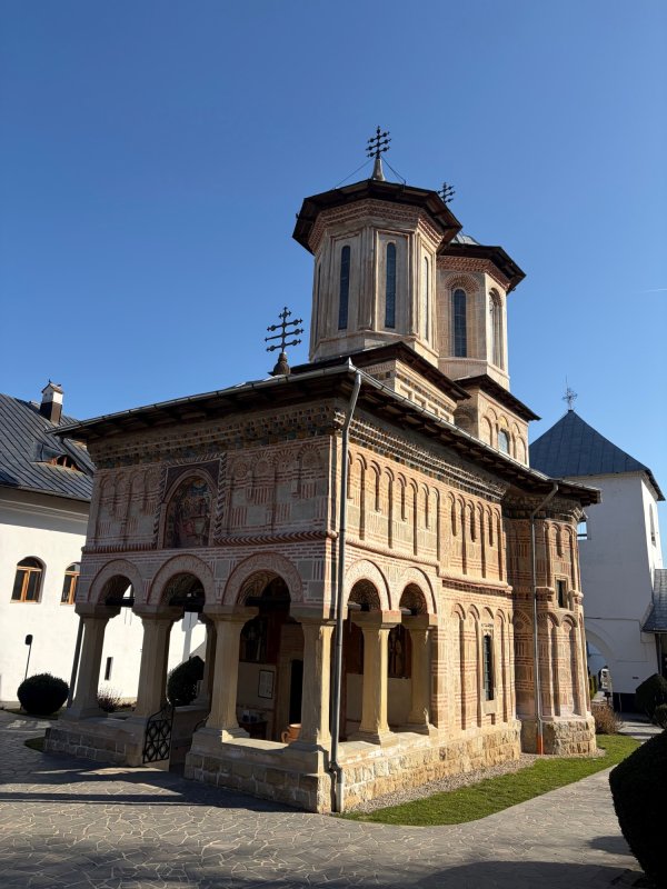 Datoriile stareţei Ambrozia de la Mănăstirea „Dintr-un Lemn” 357495