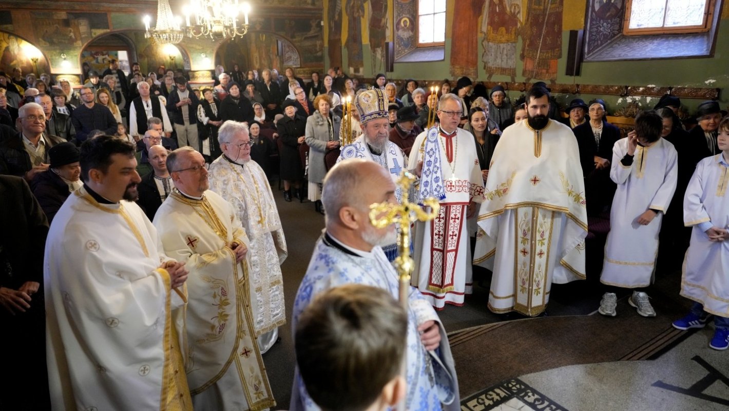 Liturghie arhierească în cea mai veche biserică ortodoxă din Sibiu 357933