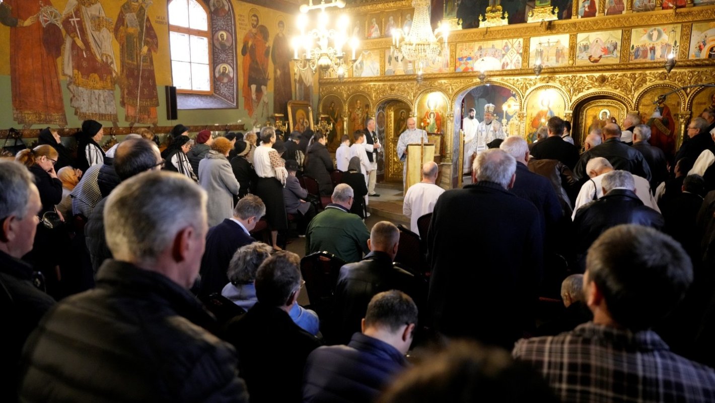 Liturghie arhierească în cea mai veche biserică ortodoxă din Sibiu 357937