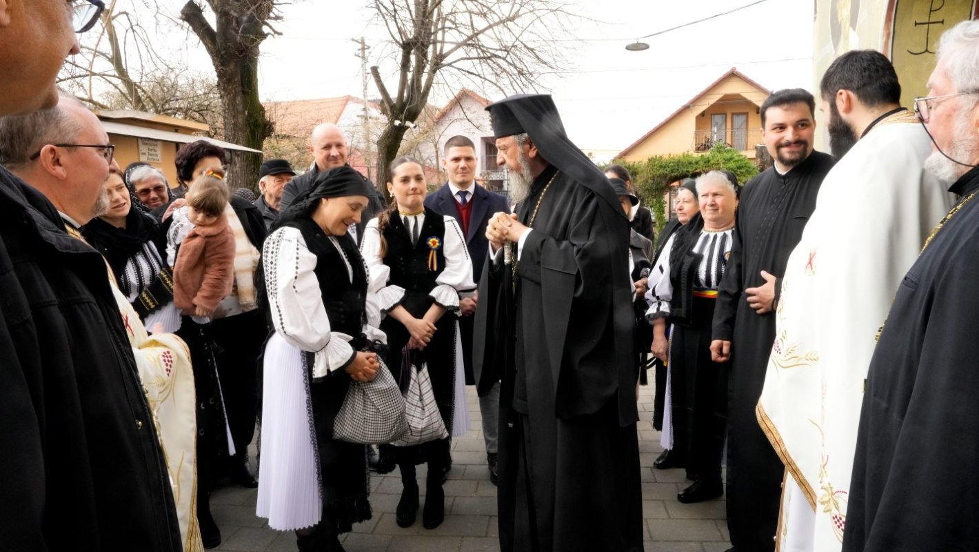 Liturghie arhierească în cea mai veche biserică ortodoxă din Sibiu 357940