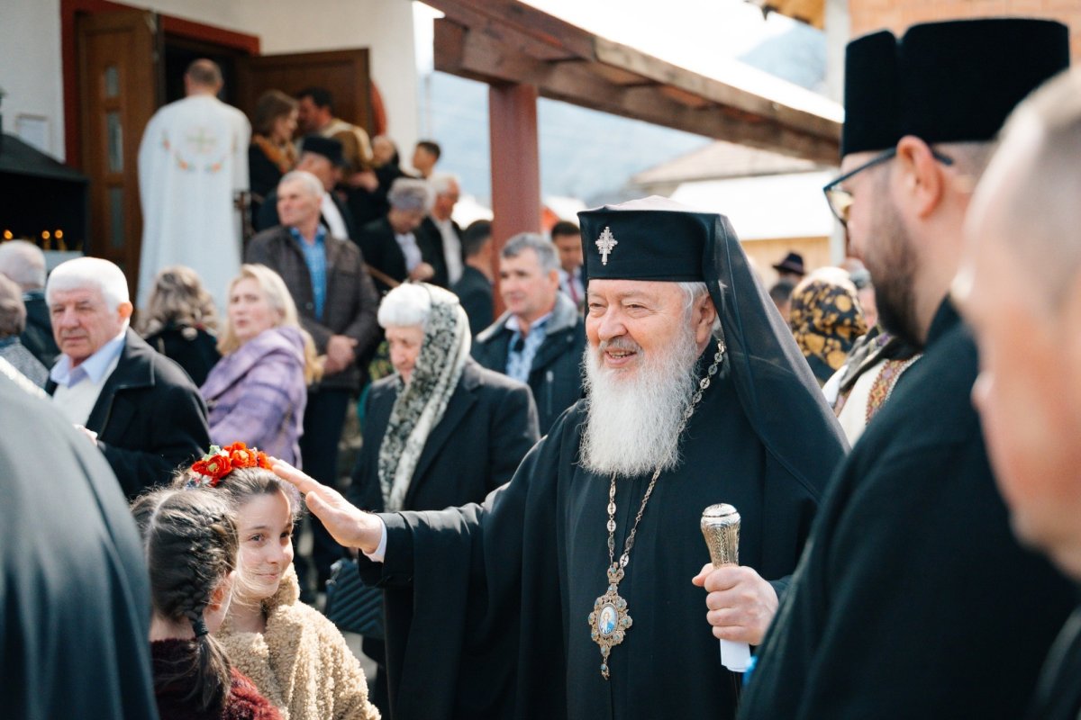 Binecuvântare arhierească pentru credincioşii din Bistrița Bârgăului 358041
