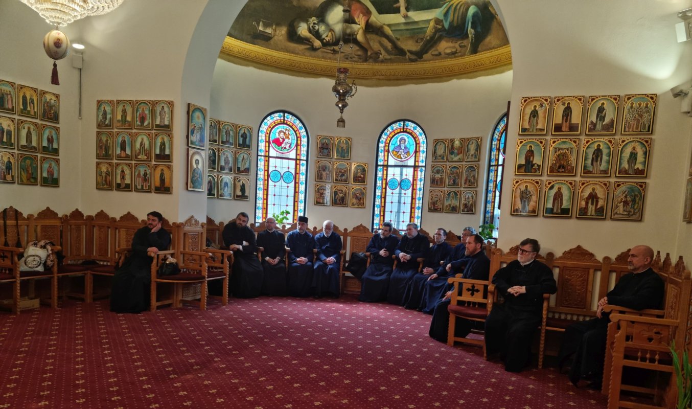 Întâlnire sub egida „Teologia - știință spre folosul aproapelui” 358080