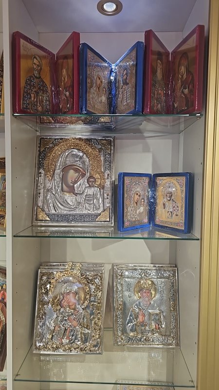 Magazine și acces pe esplanadă pentru pelerinii Catedralei Naționale 358102