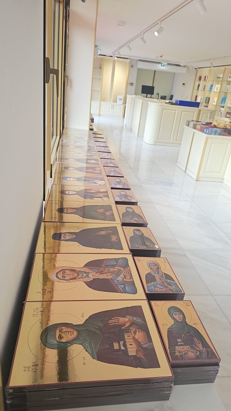 Magazine și acces pe esplanadă pentru pelerinii Catedralei Naționale 358103