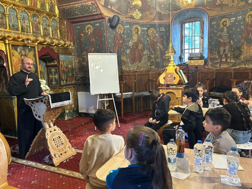 Proiectul „Centrul de activități cu tineretul «Sfântul Ilie Tesviteanul»”, la o parohie din Râmnicu Sărat 357988