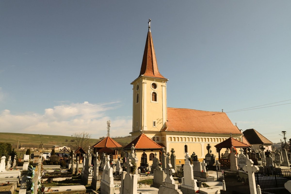 Biserica veche din Cristian, lăcaş ziditor de suflet românesc  358123