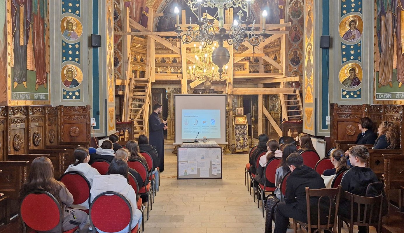 Activități educativ‑religioase la o parohie din București 358249