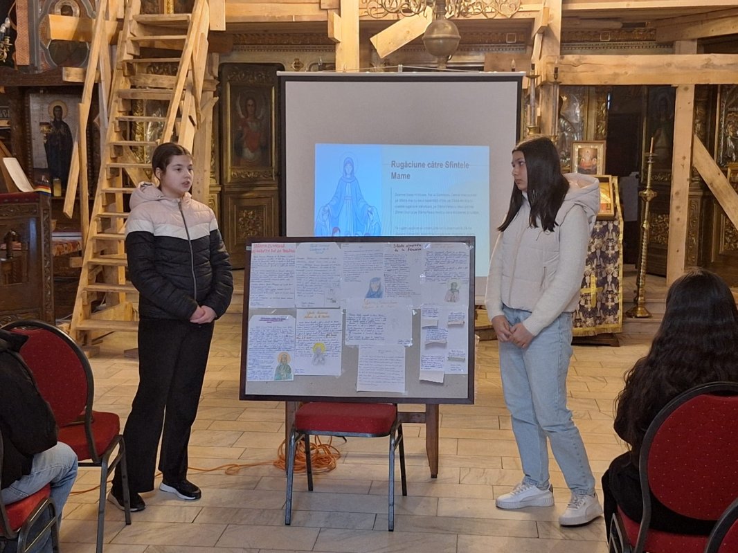 Activități educativ‑religioase la o parohie din București 358250