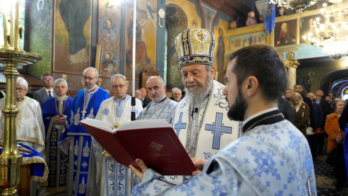 Binecuvântare în zi de hram la Biserica „Buna Vestire” din Sibiu 358221