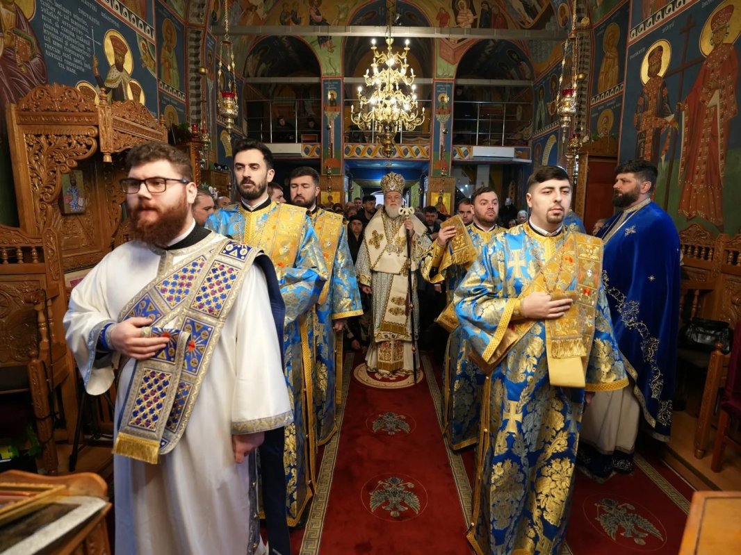 Slujire arhierească la Mănăstirea Chiroiu din Ialomița 358270