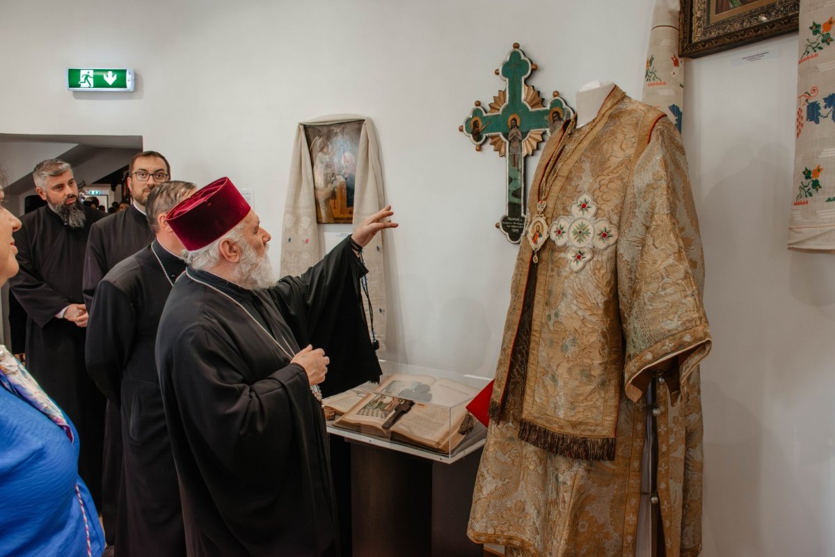 Expoziția „Cruce și lumină. Chipuri și mărturii ale credinței” la Tulcea 358341