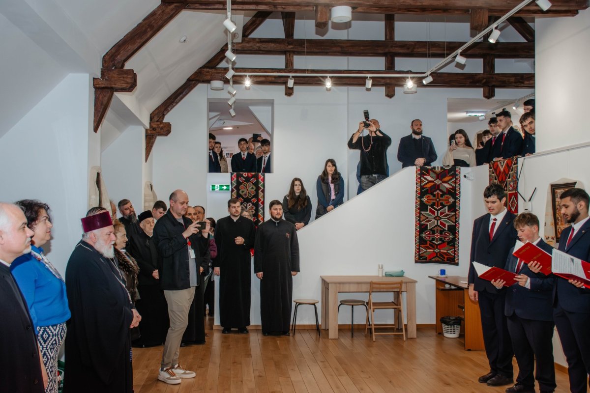 Expoziția „Cruce și lumină. Chipuri și mărturii ale credinței” la Tulcea 358342