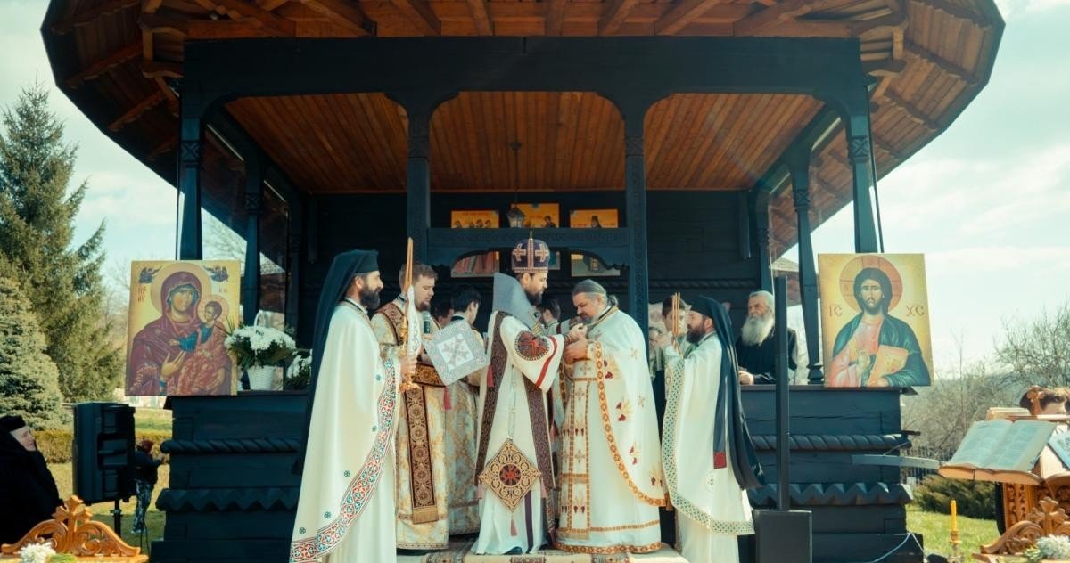 Hramul Mănăstirii Pogleț 358361