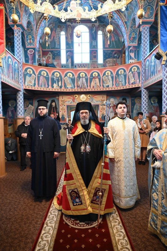 Sărbătoare la mănăstirea orădeană din cartierul Episcopia Bihor 358355