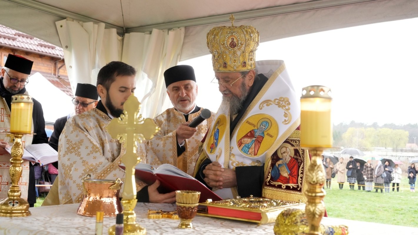 Piatră de temelie pentru noua biserică din Cisnădie 358601