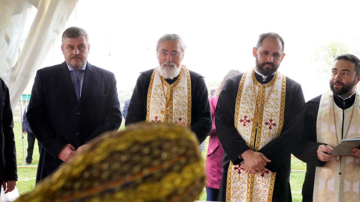 Piatră de temelie pentru noua biserică din Cisnădie 358603