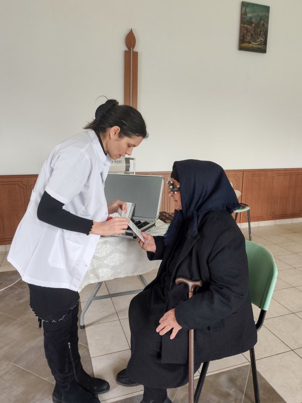 Consultații și ochelari gratuiți pentru vârstnici din județul Buzău  358729