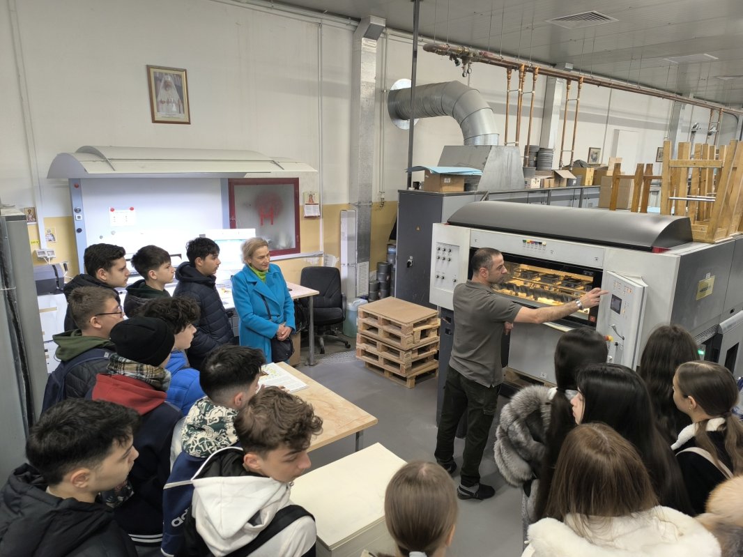 Elevi în vizită educativă la Tipografia și Editurile Patriarhiei Române 358696