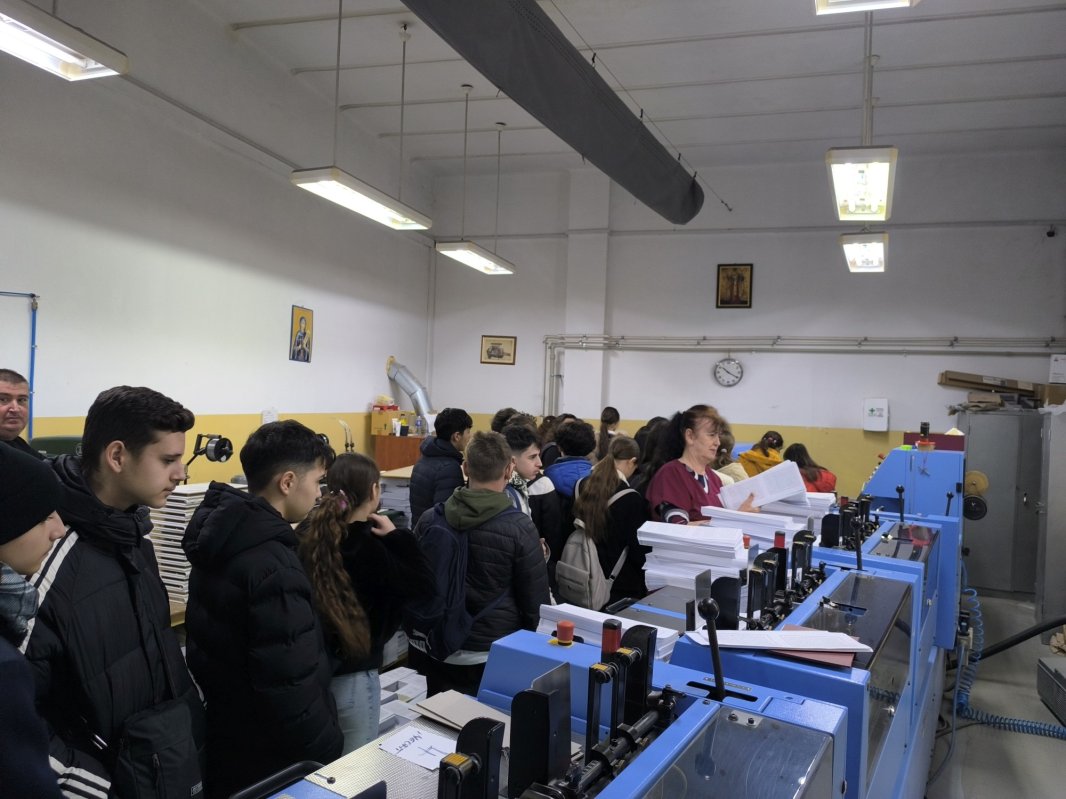 Elevi în vizită educativă la Tipografia și Editurile Patriarhiei Române 358698