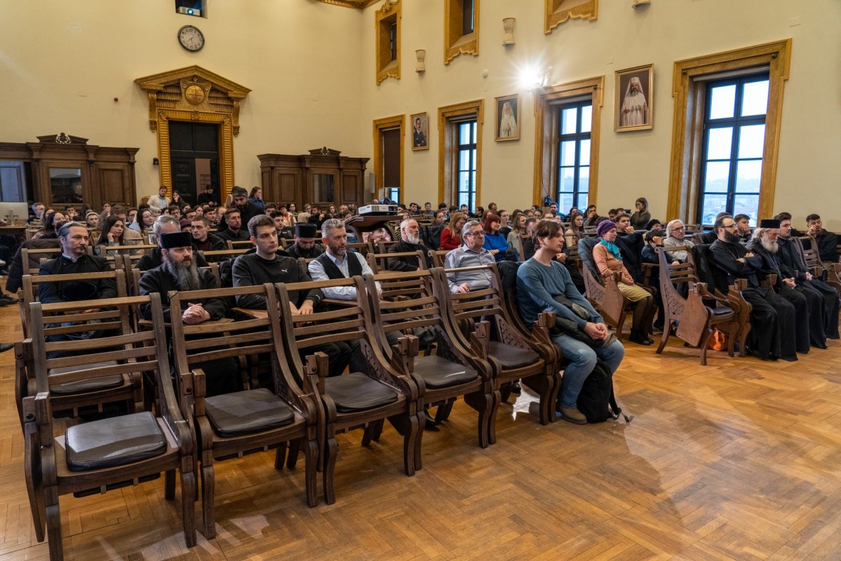  Arhiepiscopul Dunării de Jos a conferențiat la Iași 358947