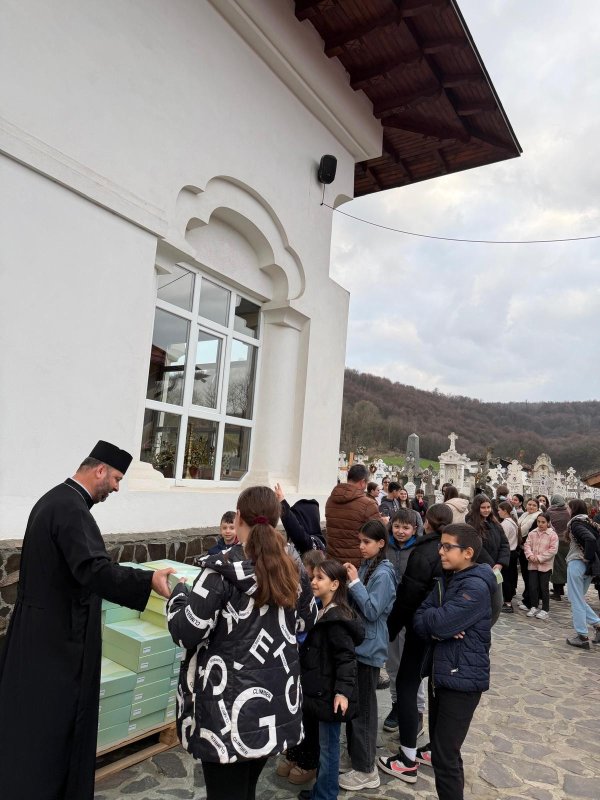 Daruri pentru mai mulți copii din Arhiepiscopia Argeșului și Muscelului 358977
