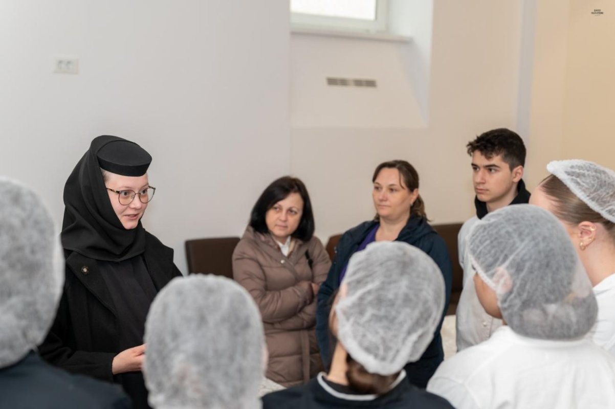 Proiectul educațional „Din pridvorul mănăstirii în farfuria elevului” la Alba Iulia 358940