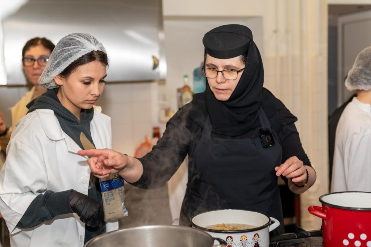 Proiectul educațional „Din pridvorul mănăstirii în farfuria elevului” la Alba Iulia 358941