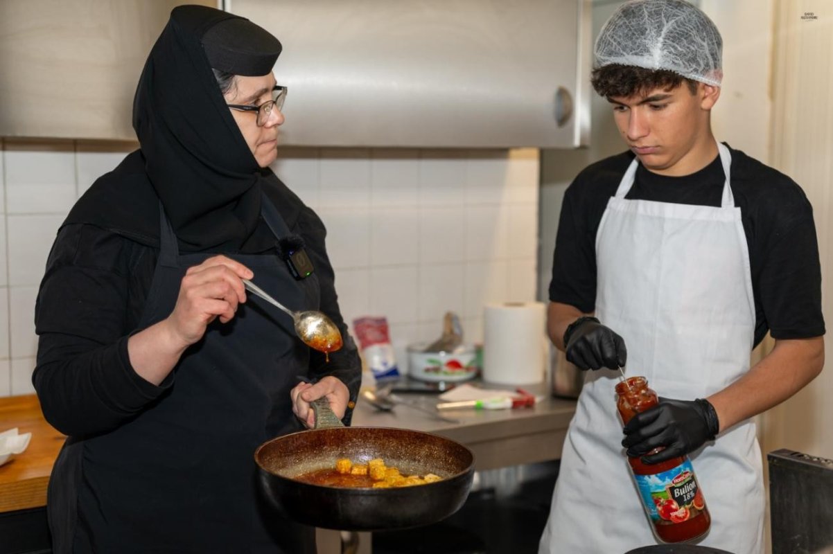 Proiectul educațional „Din pridvorul mănăstirii în farfuria elevului” la Alba Iulia 358942