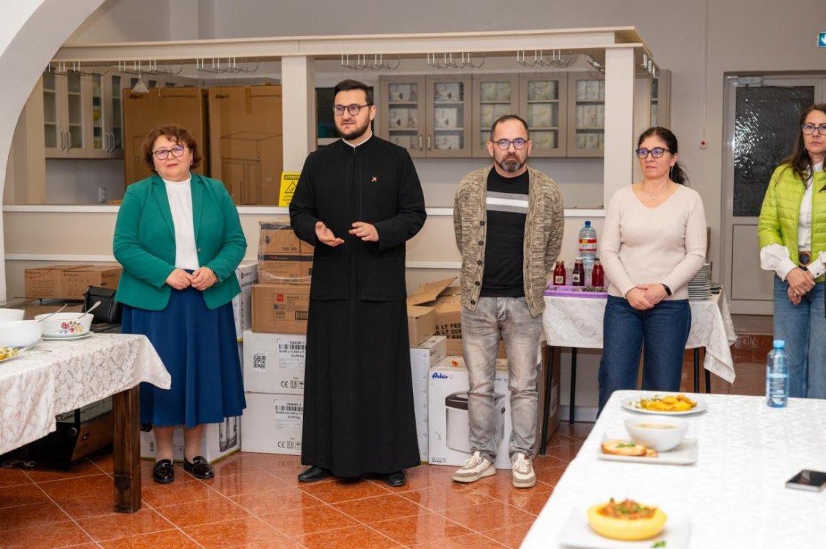 Proiectul educațional „Din pridvorul mănăstirii în farfuria elevului” la Alba Iulia 358944