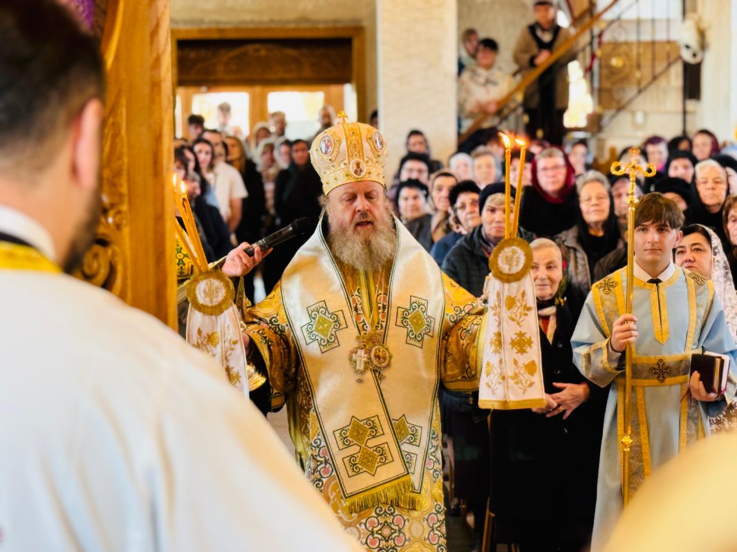 Intrarea Domnului în Ierusalim, prăznuită într‑o biserică prahoveană 359175