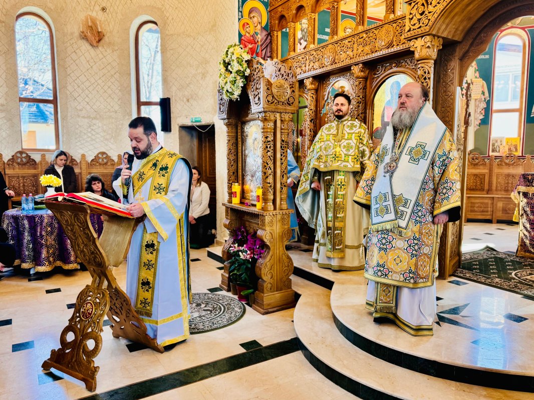 Intrarea Domnului în Ierusalim, prăznuită într‑o biserică prahoveană 359176