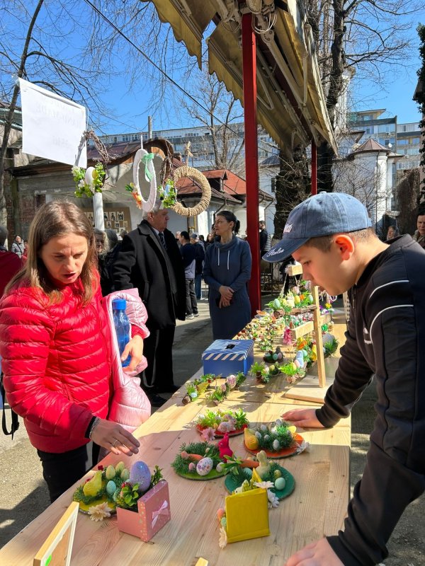 Expoziție de icoane și fotografie la Biserica „Buna Vestire”‑Giulești 359329