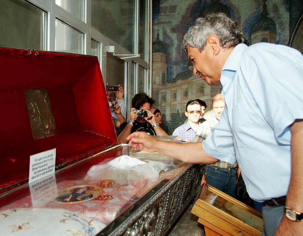 Mircea Lucescu, un antrenor performant şi un creştin evlavios şi darnic 359466