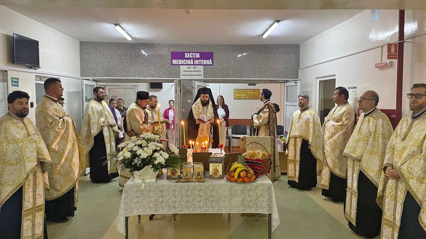 Sfântul Maslu la Spitalul de Urgență din Roman 359352