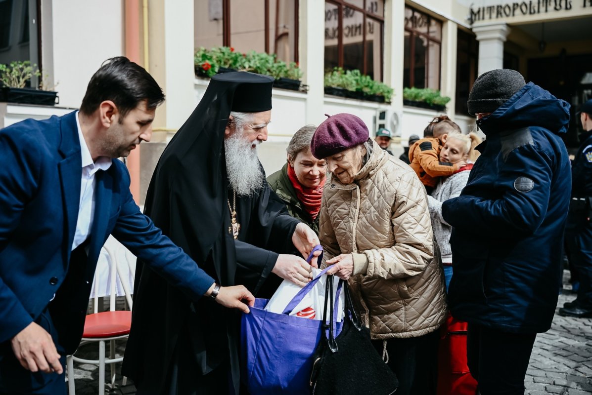 700 de pachete cu alimente oferite la Cluj‑Napoca 359444