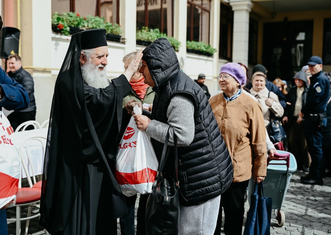 700 de pachete cu alimente oferite la Cluj‑Napoca 359445