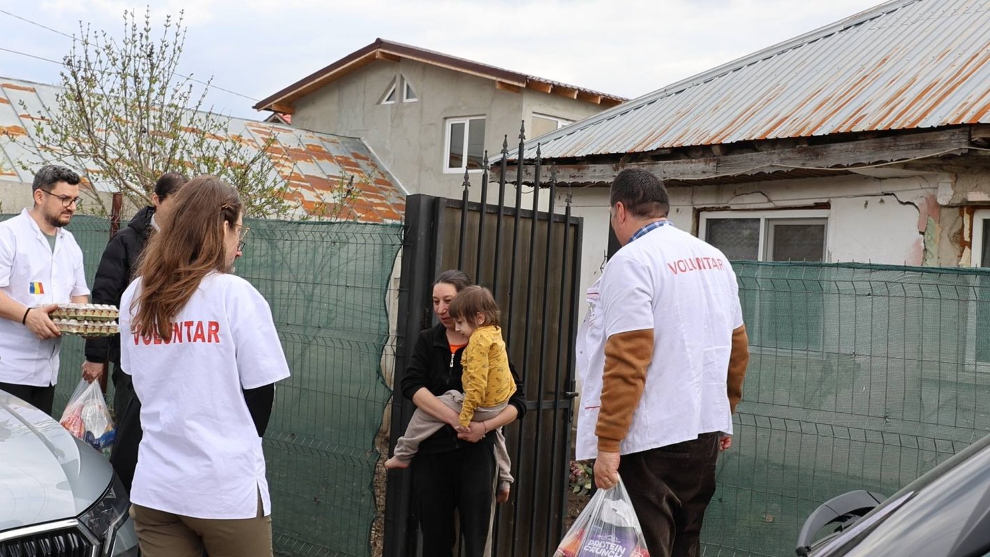 Familii din Prahova ajutate de voluntarii bucureșteni 359454